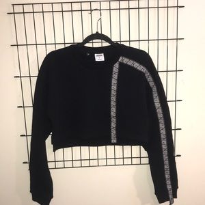 Cropped Gymshark sweatshirt